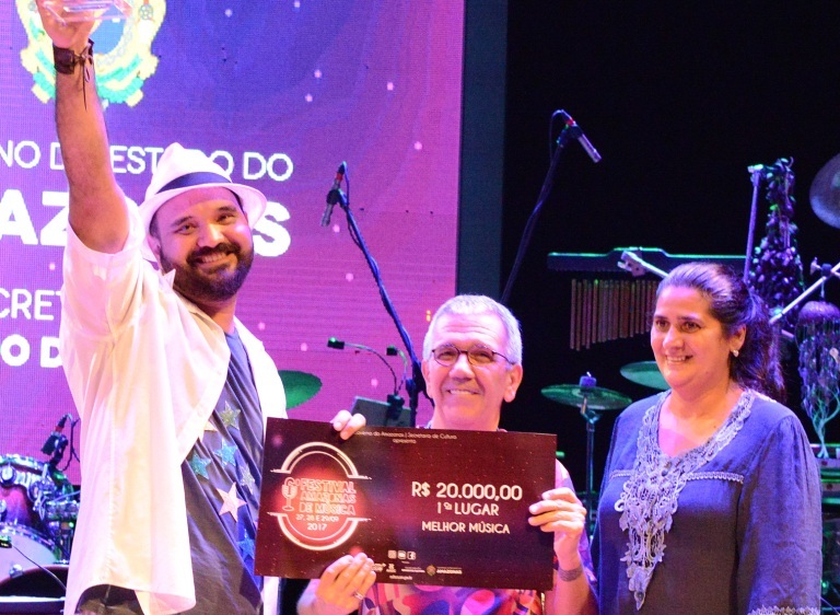 ‘Remando estrelas’, de Rui Machado e Valdo Cavalcante, é campeã do Festival Amazonas de Música